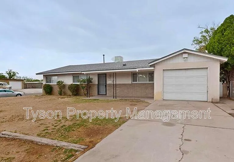 3503 Montclaire Dr NE — Photo 2
