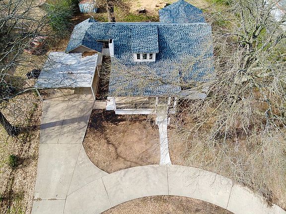 4th image of 3111 Oak Ln