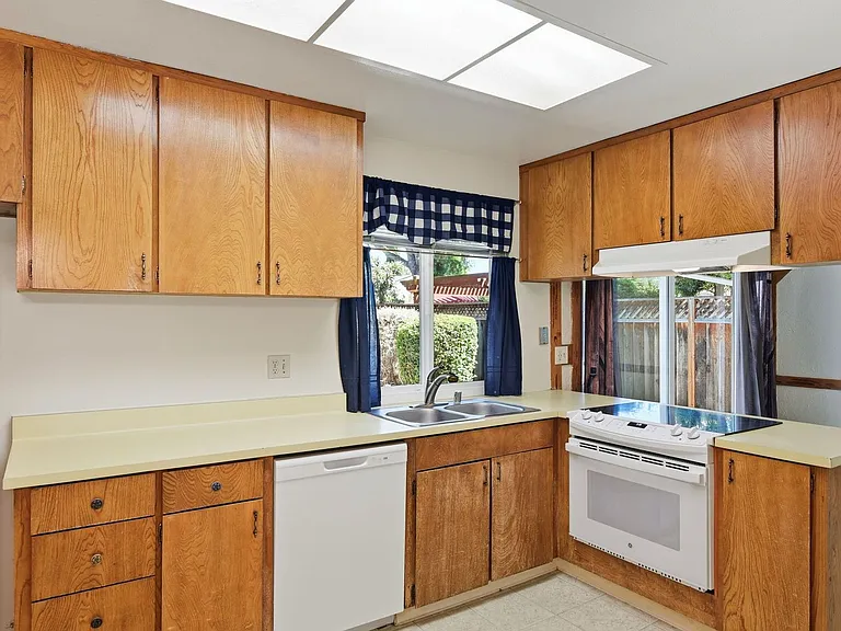 5880 Taormino Ave — Photo 14