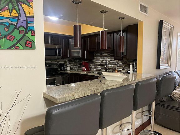 3rd image of 200 Leslie Dr APT 225