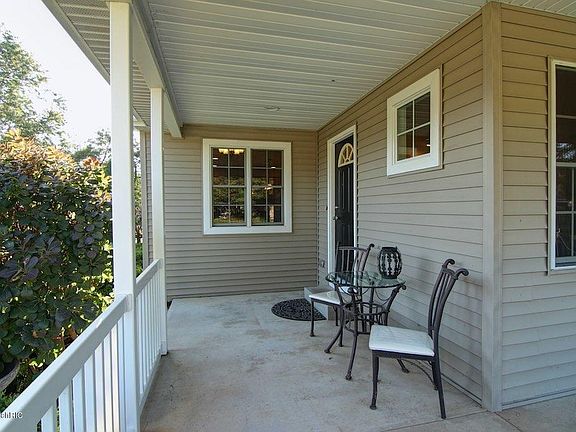 4th image of 7831 Cayhill Ave