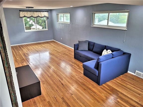 5th image of 410 Kingston Dr