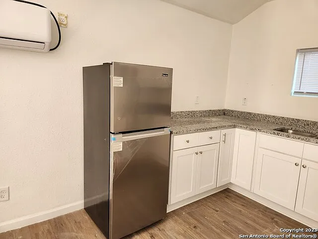 747 Bailey Ave — Photo 18