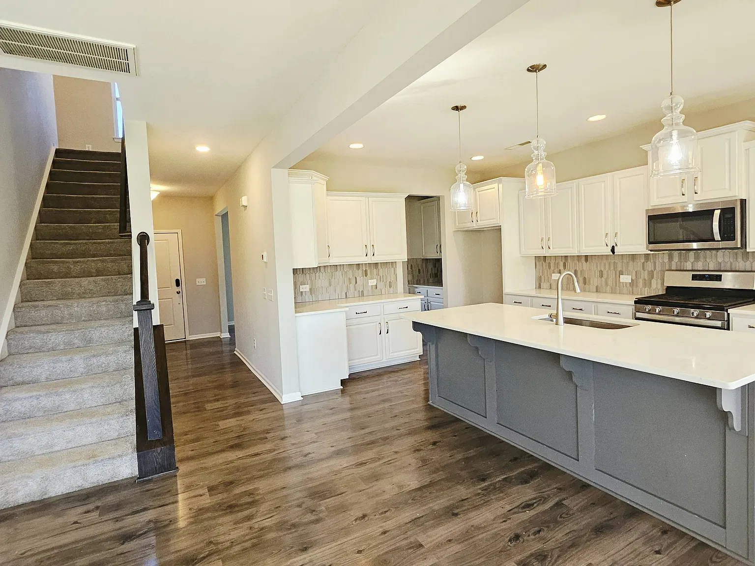 4 bed, 2764 sqft, $2,500 — Photo 4