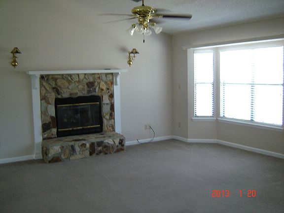 5th image of 64 Mill Hollow Dr