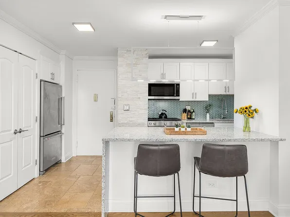 200 E 24th St APT 1110, Manhattan, NY 10010