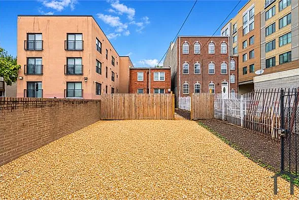 2 bed, 720 sqft, $3,550 — Photo 2