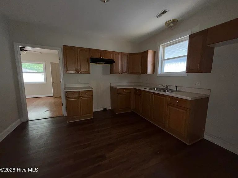 506 S 7th St — Photo 10