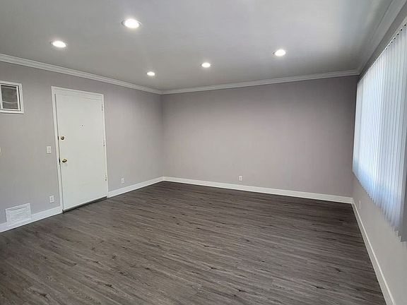5th image of 6017 Lexington Ave #301