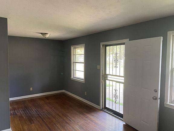 3rd image of 4843 Bridgedale Ave