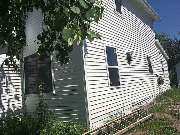 3rd image of 919 Cedar St