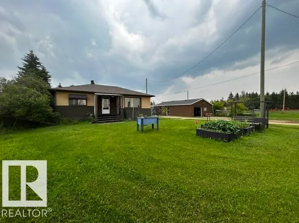 5004 52nd Ave, Chipman, AB T0B 0W0
