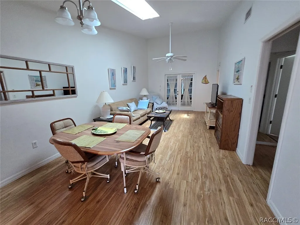 2 bed, 990 sqft, $1,700 — Photo 4