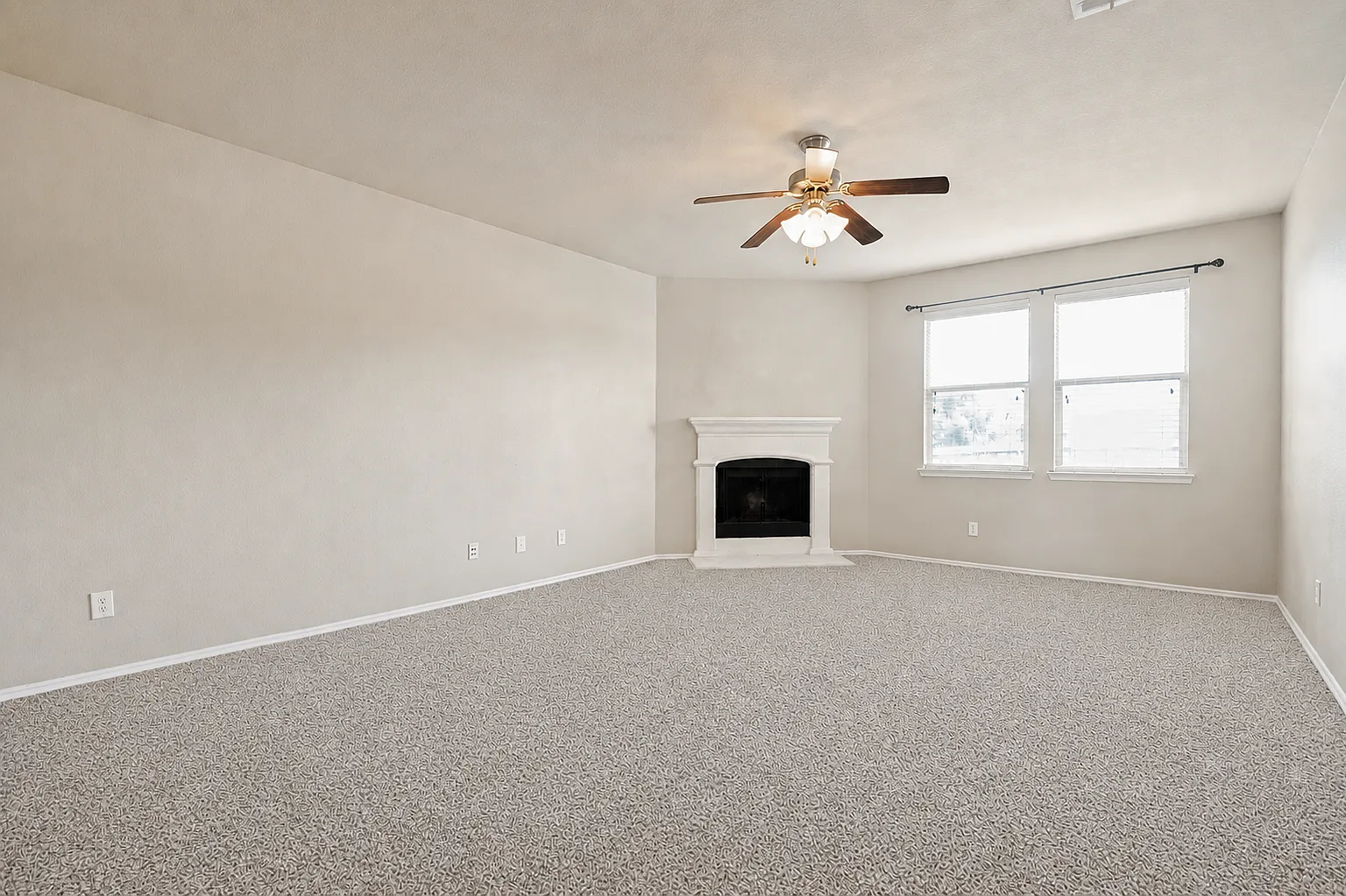 4 bed, 3040 sqft, $2,895 — Photo 4