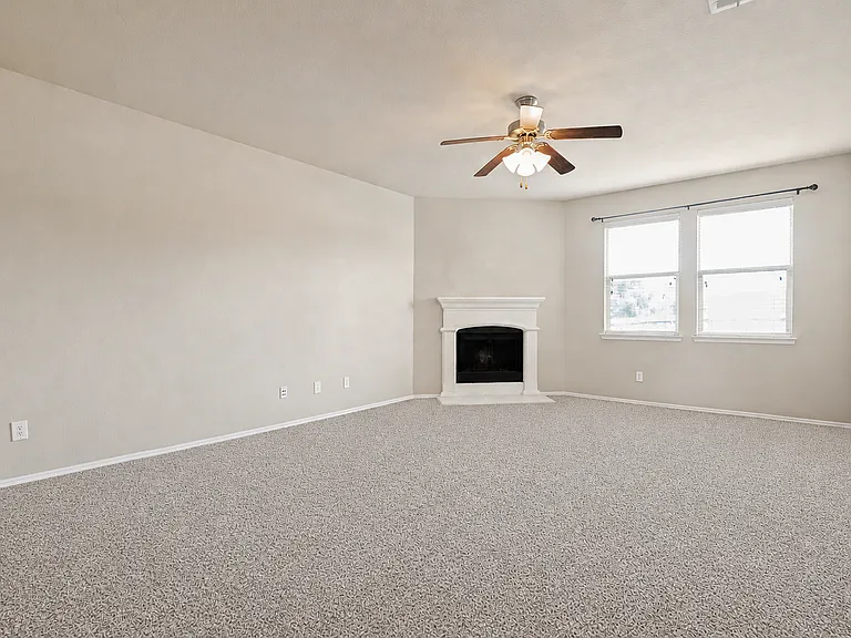 1305 Lone Pine Dr — Photo 4