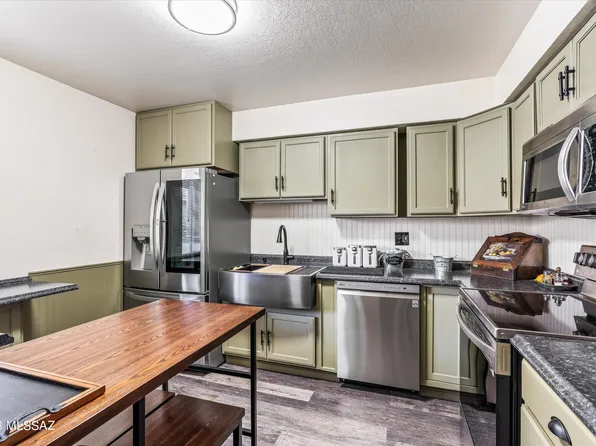 712 W Limberlost Dr #9, Tucson, AZ 85705