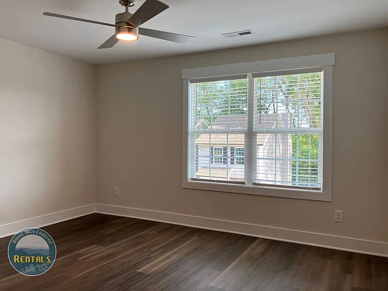 291 Stratford Ln — Photo 28