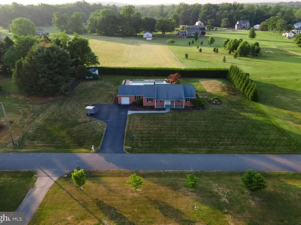 6 Lyric Dr, Newark, DE 19702