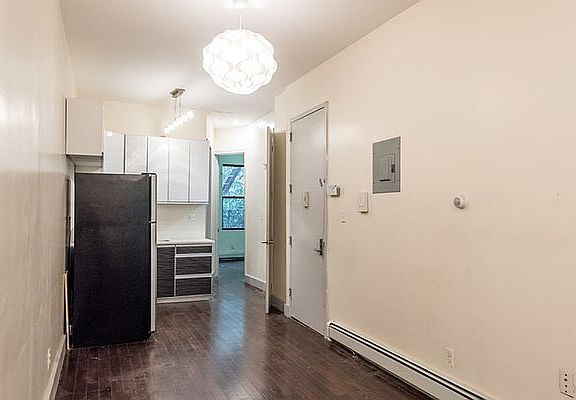 3rd image of 1432 Dekalb Ave APT 2R