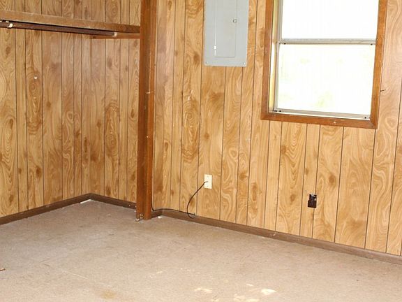 3rd image of 132 Lindsey Cir