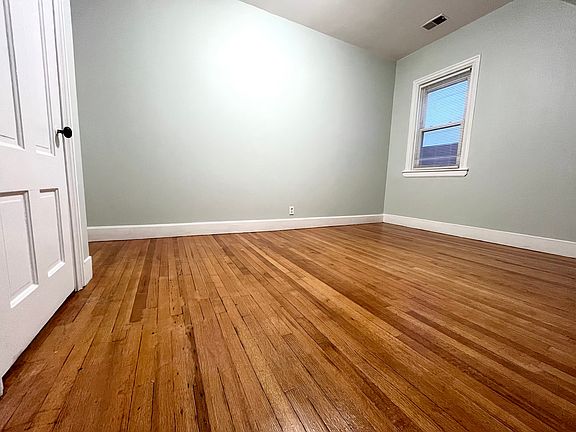 5th image of 162 Academy Ave #3B