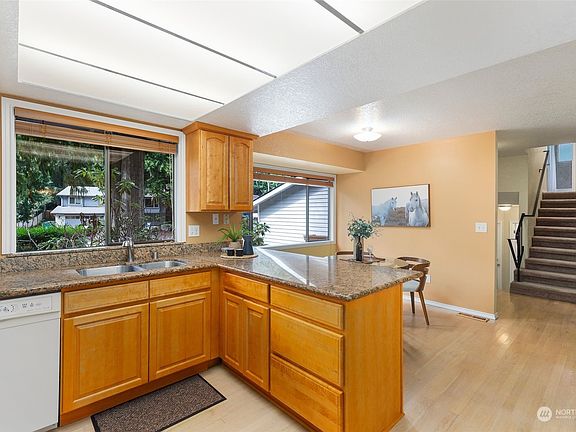 4th image of 16318 197th Avenue NE