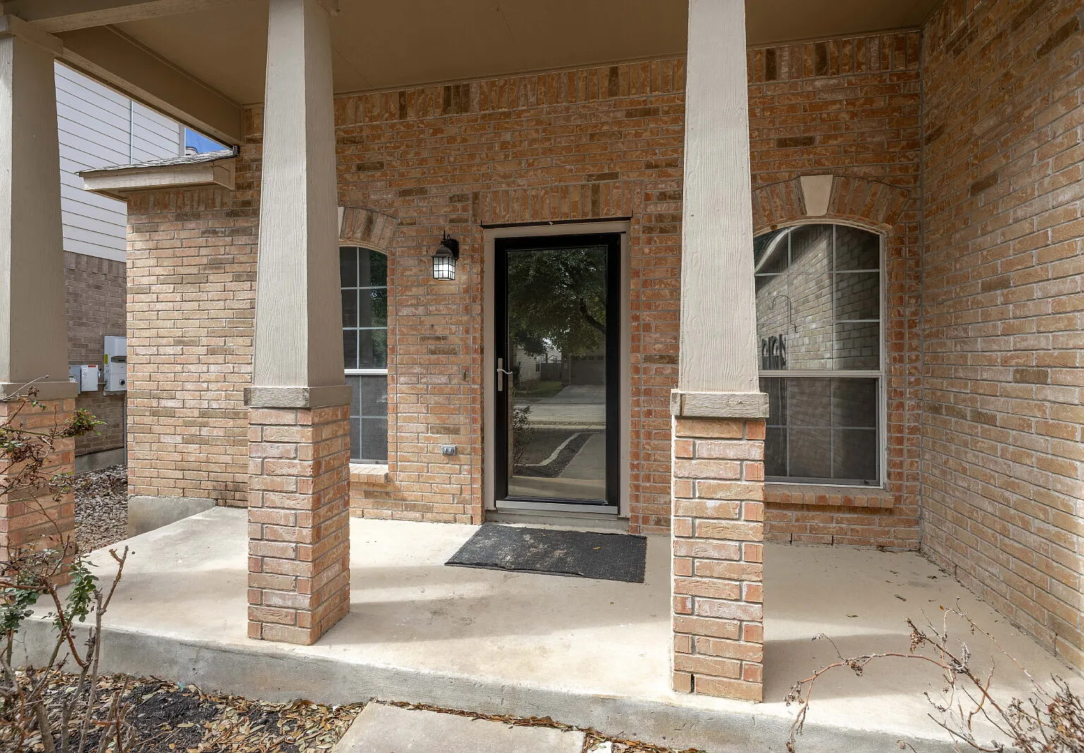 4 bed, 2.0 bath, 1677 sqft, $1,850 — Photo 2