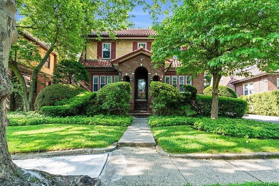 1st image of 12 Ellwood Ave