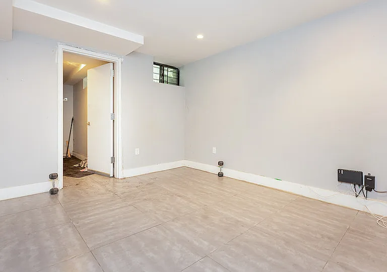 102 Rogers Ave #4 — Photo 18