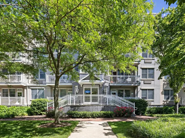 4 Constellation Pl APT 404, Jersey City, NJ 07305