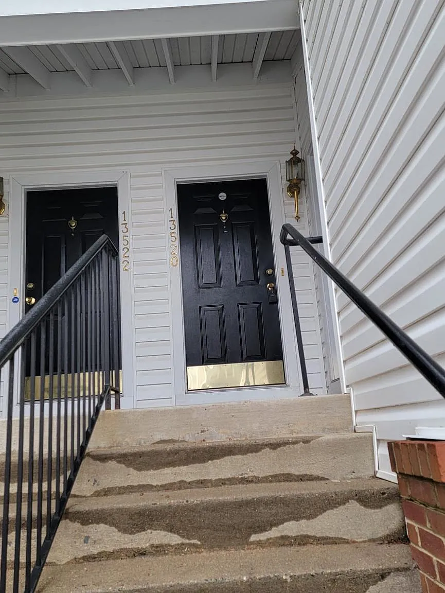 3 bed, 2.5 bath, 2160 sqft, $2,999 — Photo 1
