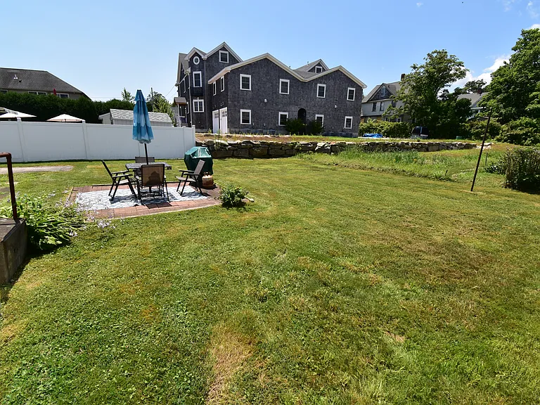 41 Caswell St — Photo 34