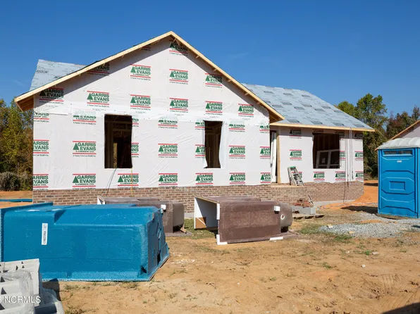 209 Dixie Circle, Clinton, NC 28328