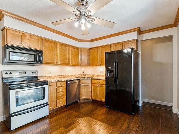 4th image of 301 12th Ave NW