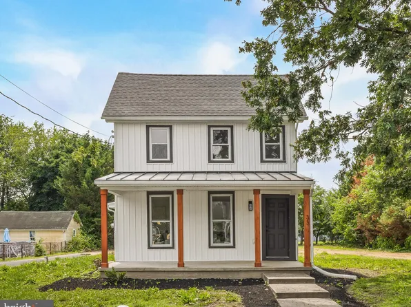 33 Main St, Pilesgrove, NJ 08098