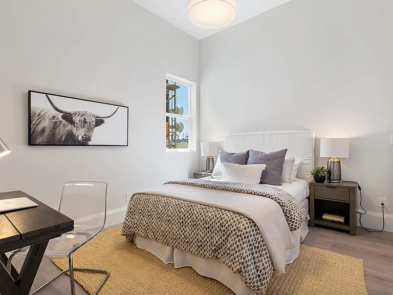 1329 S Van Ness Ave — Photo 15