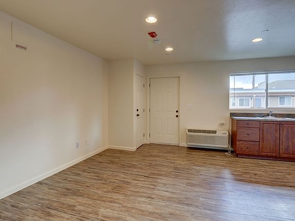 3rd image of 1141 E Gurley St #28