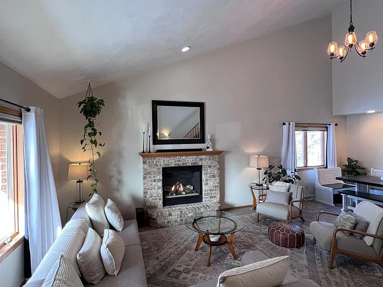 W3128 Harvard Ct — Photo 2