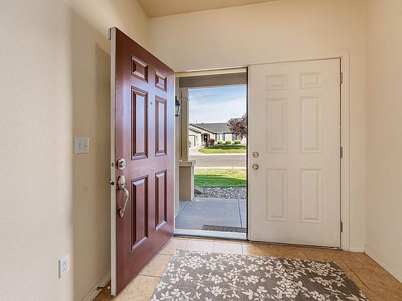 4th image of 5808 Pimlico Dr