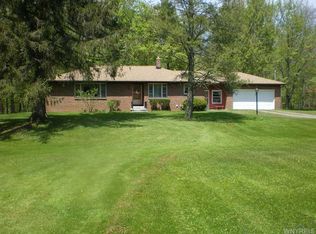 784 Hall Rd, Lancaster, NY 14086