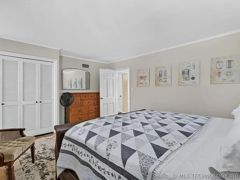 1525 Hillcrest Dr — Photo 23