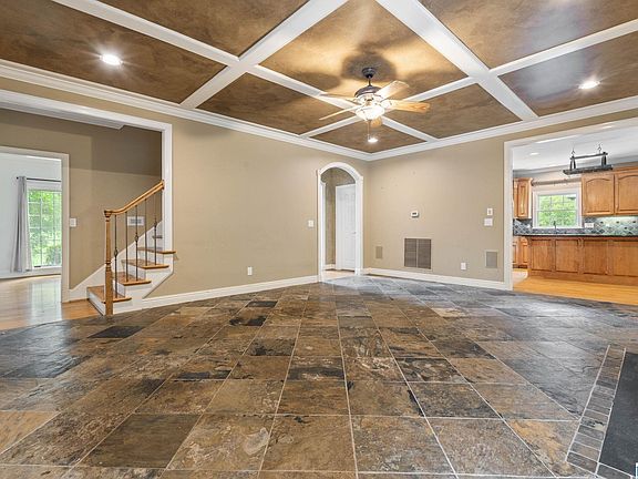 5th image of 4925 Reynolds Ln