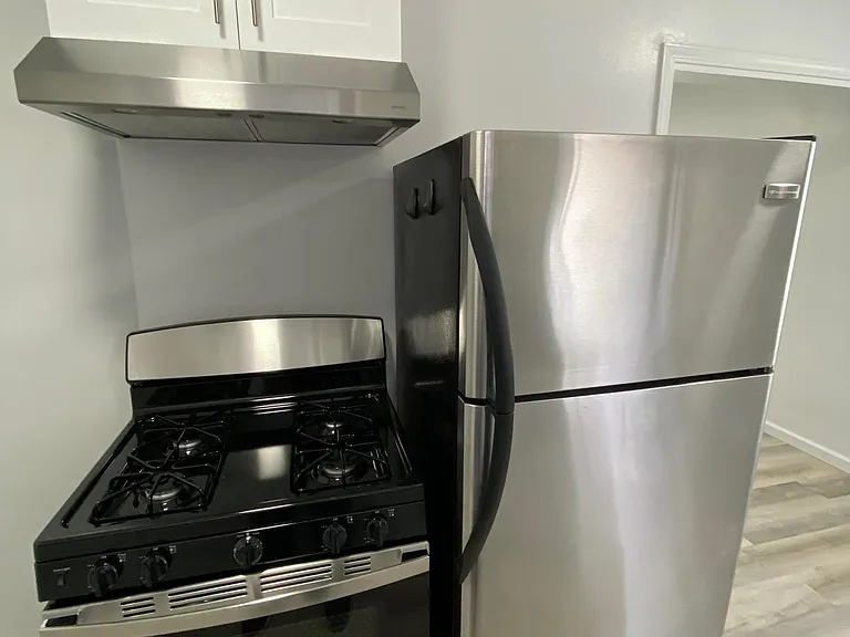 2427 E Villa St — Photo 10