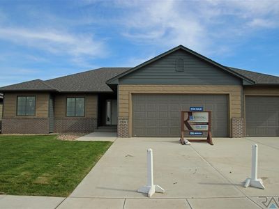 1304 S Wheatland Ave, Sioux Falls, SD, 57106