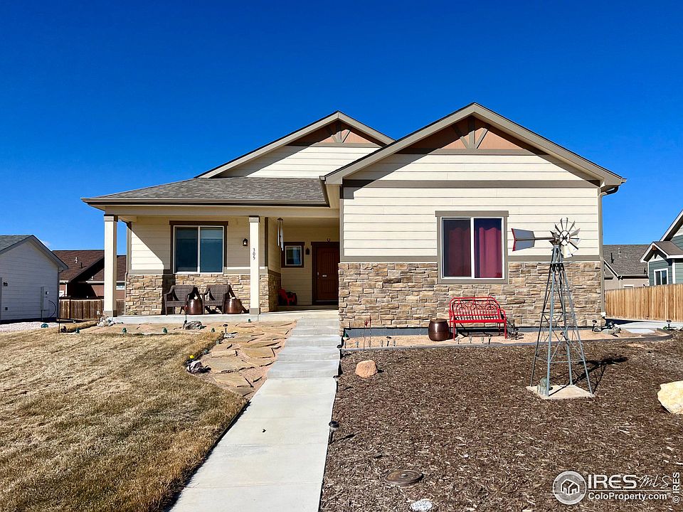 1st image of 305 Civic Cir