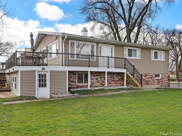 721 Kingston Blvd, McHenry, IL 60050
