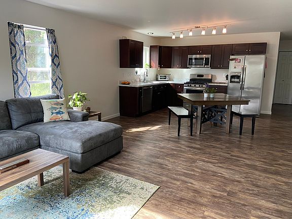 Unit will be unfurnished. This is how a former tenant had the unit set up.