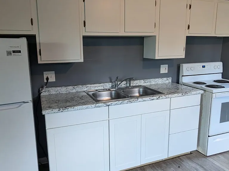 2825 Westknolls Ln #4 — Photo 2