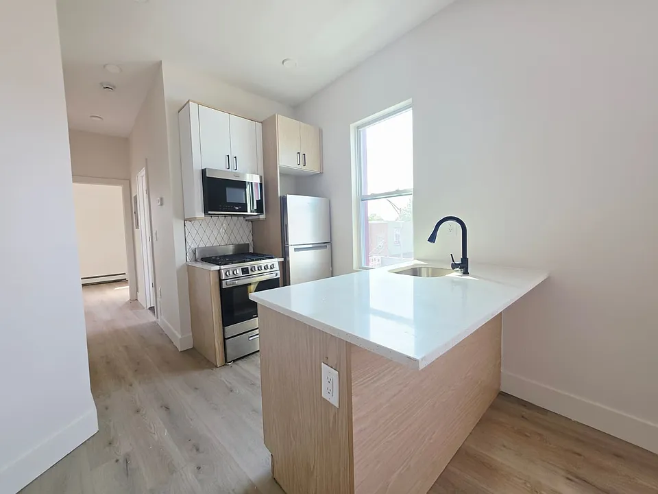 532 W Side Ave #3L