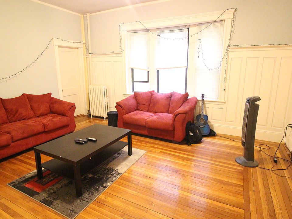 2nd image of 1476 Beacon St APT 1